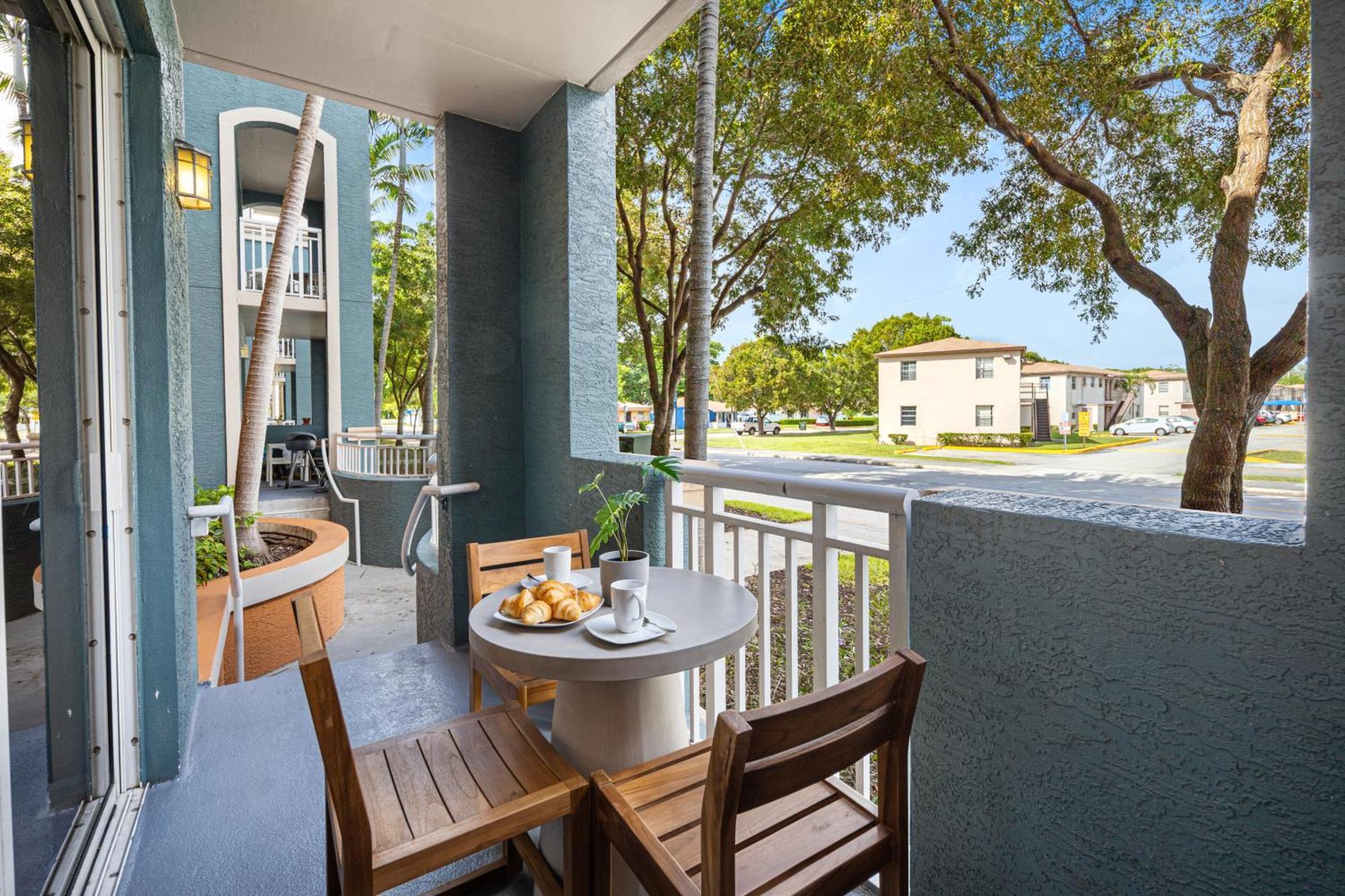 Dharma Home Suites South Miami At Red Road Commons Luaran gambar